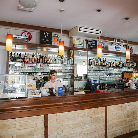 劳拉酒店 卡瓦利诺 外观 照片